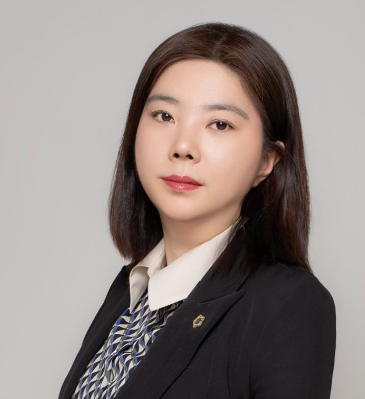 이유선 행정사 세련된 프로필